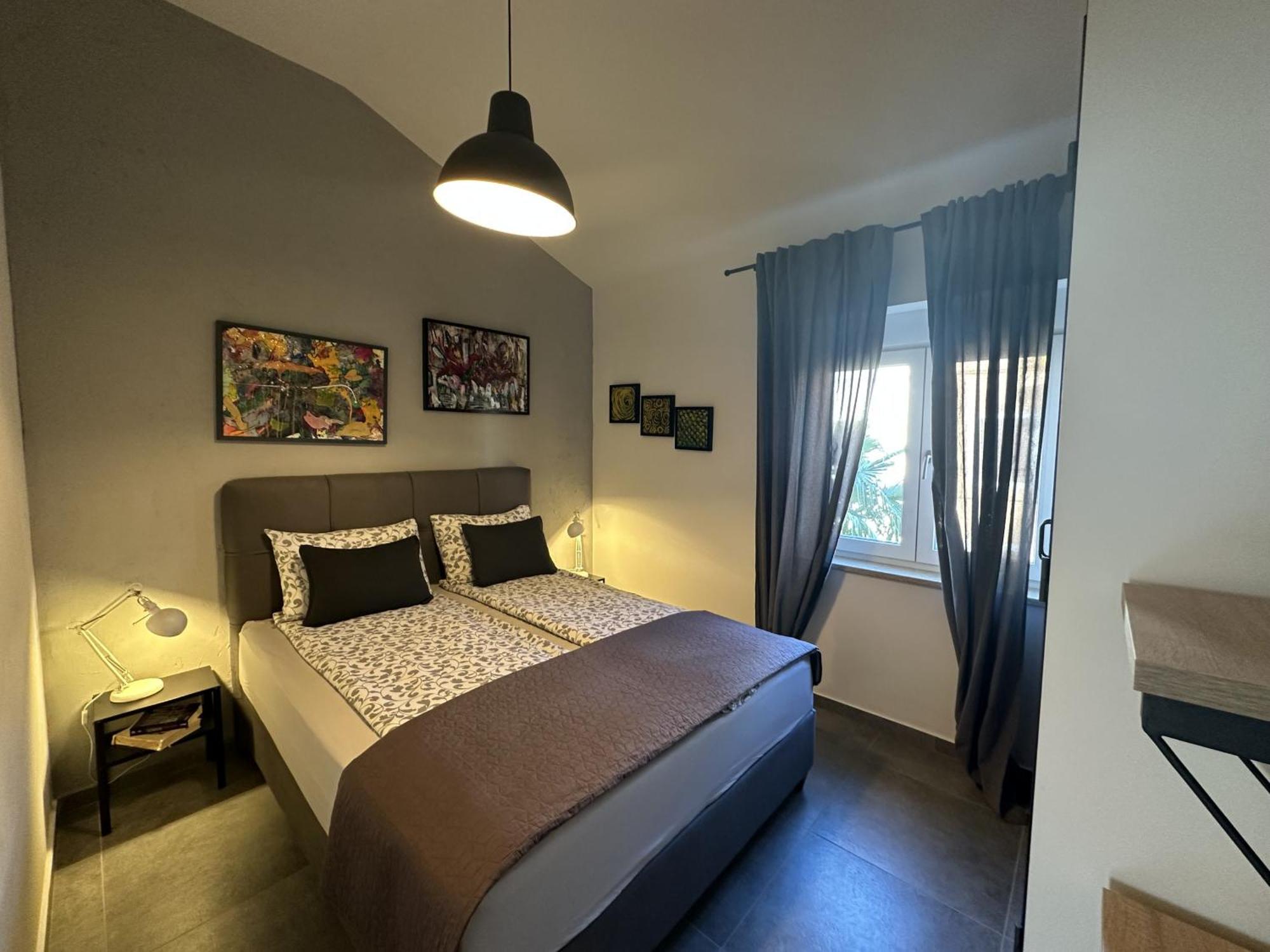 Urban Apartment *